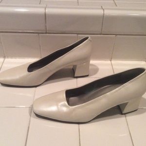 VTG Women's 7.5 Bandolino Beige Leather Block Heel